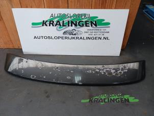 Używane Tylny spojler Opel Vectra A (86/87) 1.6 i Cena € 50,00 Procedura marży oferowane przez Autosloperij Kralingen B.V.