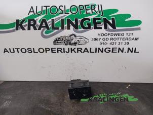 Używane Przelacznik swiatel Ford Focus 2 1.6 16V Cena € 25,00 Procedura marży oferowane przez Autosloperij Kralingen B.V.
