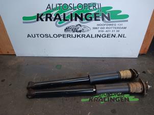 Używane Zestaw amortyzatorów BMW 3 serie Touring (E46/3) 318i Cena € 50,00 Procedura marży oferowane przez Autosloperij Kralingen B.V.