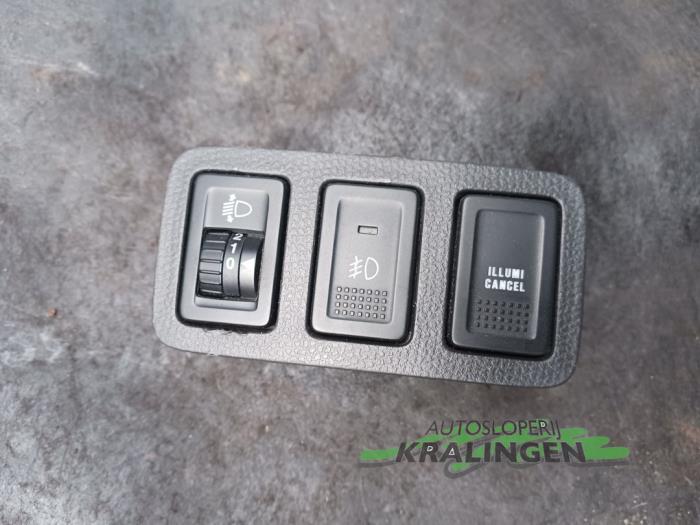 Fog light switch Suzuki Swift 1.3 VVT 16V SUZUKI SUZUKI