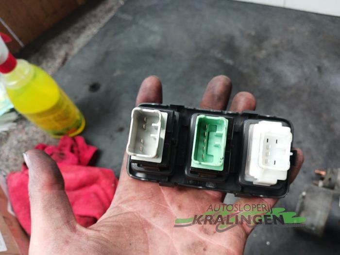 Fog light switch Suzuki Swift 1.3 VVT 16V SUZUKI SUZUKI