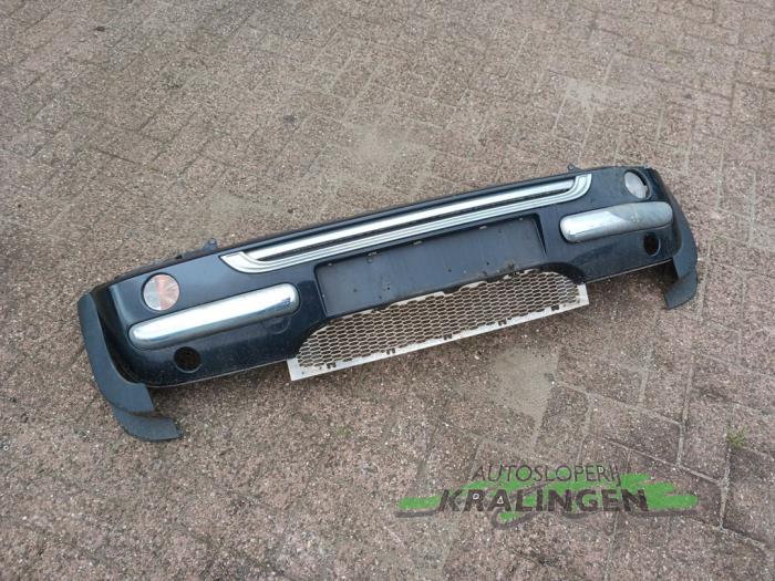 Usados Parachoques BMW Mini (R50/53) 1.6 16V Cooper Precio € 49,99 Norma de margen ofrecido por Autosloperij Kralingen B.V.