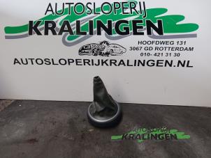 Usados Funda de palanca de cambios BMW Mini One/Cooper (R50) 1.6 16V Cooper Precio € 20,00 Norma de margen ofrecido por Autosloperij Kralingen B.V.