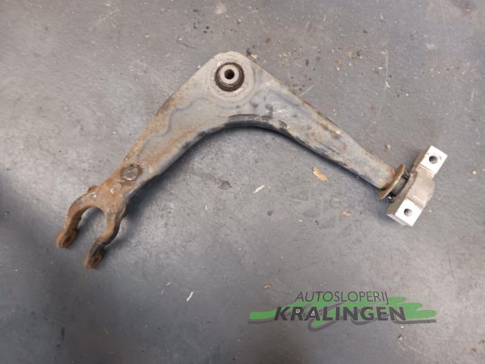 Front wishbone, right from a Peugeot 407 (6D) 1.6 HDi 16V 2006