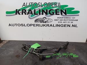 Usados Juego de cables de bujías Ford Focus 1 1.6 16V Precio € 25,00 Norma de margen ofrecido por Autosloperij Kralingen B.V.