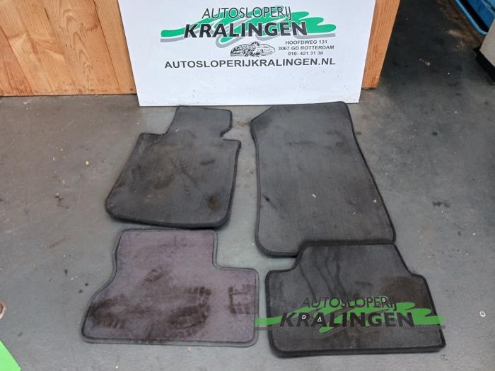 Car floor mat set