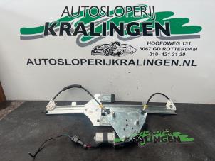 Używane Mechanizm szyby lewej przedniej wersja 2-drzwiowa Volkswagen Fox (5Z) 1.2 Cena € 50,00 Procedura marży oferowane przez Autosloperij Kralingen B.V.