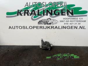 Usagé Mécanique de verrouillage capot Ford Focus 2 1.8 16V Flexifuel Prix € 25,00 Règlement à la marge proposé par Autosloperij Kralingen B.V.