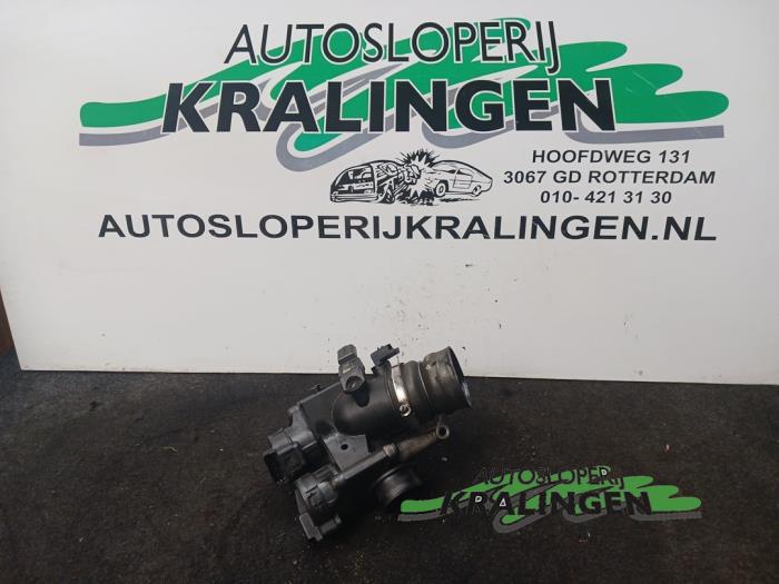 Usagé Boitier papillon Ford Focus 2 1.6 TDCi 16V 110 Prix € 49,99 Règlement à la marge proposé par Autosloperij Kralingen B.V.
