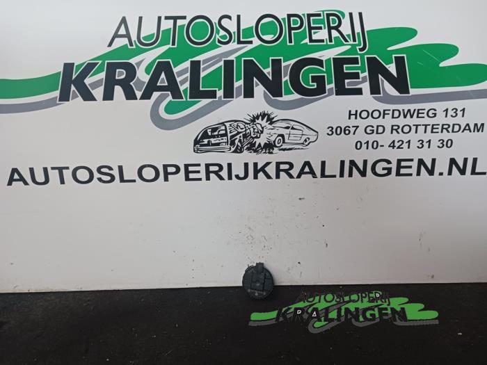 Begagnade Regnsensor Mercedes B (W245) 1.5 B-160 16V Pris € 19,99 Marginaltabell erbjuds av Autosloperij Kralingen B.V.