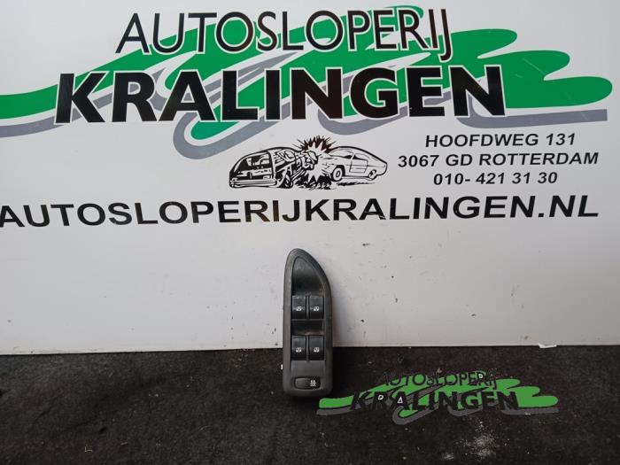 Usados Interruptor de ventanilla eléctrica Renault Laguna II Grandtour (KG) 1.8 16V Precio € 25,00 Norma de margen ofrecido por Autosloperij Kralingen B.V.