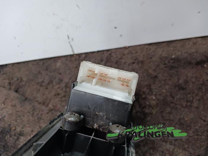 Electric window switch from a Nissan Terrano II (R20/TR50) 2.4 12V 2002