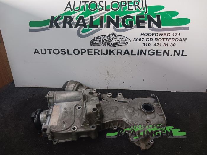 Usagé Couvercle de distribution Volkswagen Golf Plus (5M1/1KP) 1.6 FSI 16V Prix € 39,99 Règlement à la marge proposé par Autosloperij Kralingen B.V.
