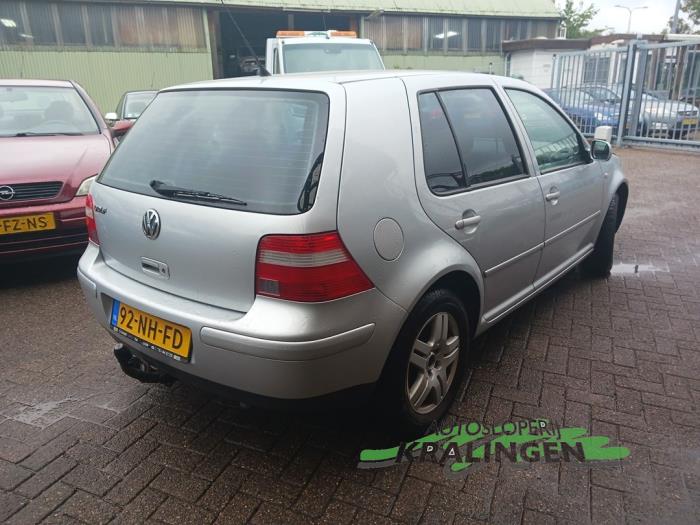 Gebrauchte Auspuff Mitteldämpfer Volkswagen Golf IV (1J1) 1.4 16V Preis € 35,00 Margenregelung angeboten von Autosloperij Kralingen B.V.