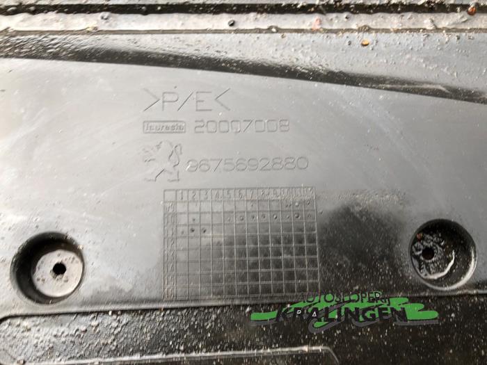 Zderzak płyta podstawy z Peugeot 508 SW (8E/8U) 1.6 HDiF 16V 2011