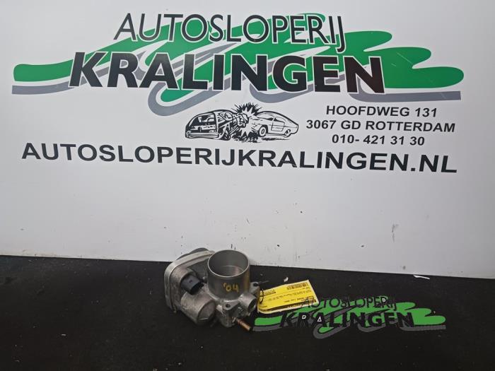 Gebrauchte Drosselklappengehäuse Renault Scénic II (JM) 1.6 16V Preis € 35,00 Margenregelung angeboten von Autosloperij Kralingen B.V.