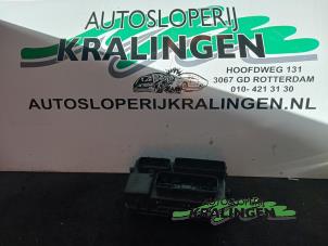 Usagé Porte fusible Opel Corsa D 1.2 16V Prix € 50,00 Règlement à la marge proposé par Autosloperij Kralingen B.V.