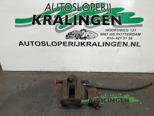 Usagé Etrier de frein (pince) avant droit Mercedes B (W245,242) 1.5 B-160 16V Prix € 25,00 Règlement à la marge proposé par Autosloperij Kralingen B.V.