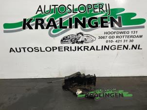 Usagé Serrure portière mécanique 2portes gauche Citroen C2 (JM) 1.4 Prix € 50,00 Règlement à la marge proposé par Autosloperij Kralingen B.V.