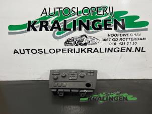 Używane Panel sterowania nagrzewnicy Volvo V70 (SW) 2.4 T 20V Cena € 50,00 Procedura marży oferowane przez Autosloperij Kralingen B.V.