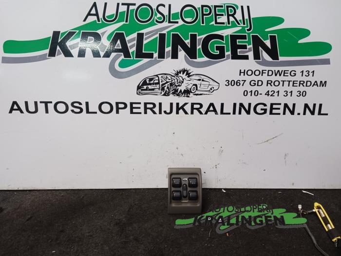 Usados Interruptor de ventanilla eléctrica Chrysler PT Cruiser 2.0 16V Precio € 29,99 Norma de margen ofrecido por Autosloperij Kralingen B.V.