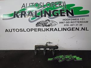 Used Injector (petrol injection) Opel Corsa C (F08/68) 1.0 12V Price € 40,00 Margin scheme offered by Autosloperij Kralingen B.V.