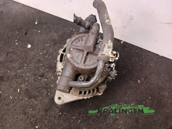 Dynamo van een Kia Carens II (FJ) 2.0 CRDI 16V 2004