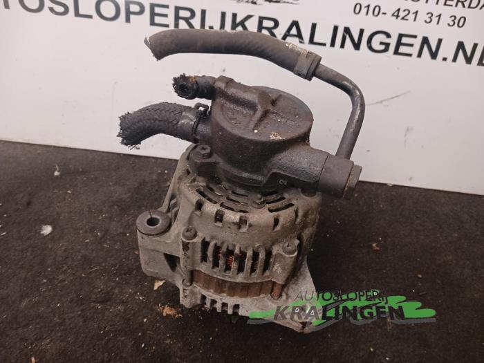 Dynamo van een Kia Carens II (FJ) 2.0 CRDI 16V 2004