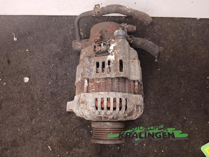 Dynamo van een Kia Carens II (FJ) 2.0 CRDI 16V 2004