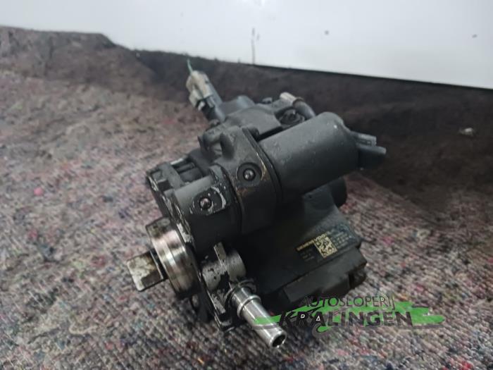 Mechanical fuel pump from a Ford Focus 2 2.0 TDCi 16V 2005