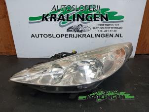 Używane Reflektor lewy Peugeot 207/207+ (WA/WC/WM) 1.4 16V VTi Cena € 100,00 Procedura marży oferowane przez Autosloperij Kralingen B.V.