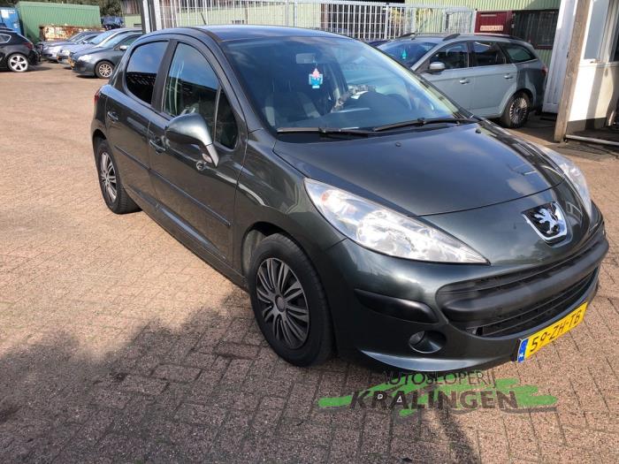 Front bumper Peugeot 207/207+ 1.4 16V VTi EZQC - PEUGEOT