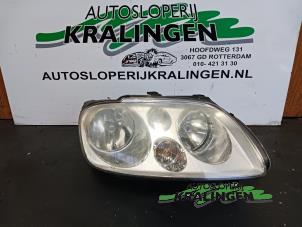 Used Headlight, right Volkswagen Touran (1T1/T2) 2.0 FSI 16V Price € 50,00 Margin scheme offered by Autosloperij Kralingen B.V.