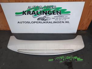 Używane Tylny spojler Volvo V40 (VW) 2.0 16V Cena € 100,00 Procedura marży oferowane przez Autosloperij Kralingen B.V.