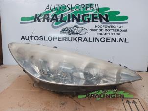 Używane Reflektor prawy Peugeot 308 (4A/C) 1.6 VTI 16V Cena € 50,00 Procedura marży oferowane przez Autosloperij Kralingen B.V.