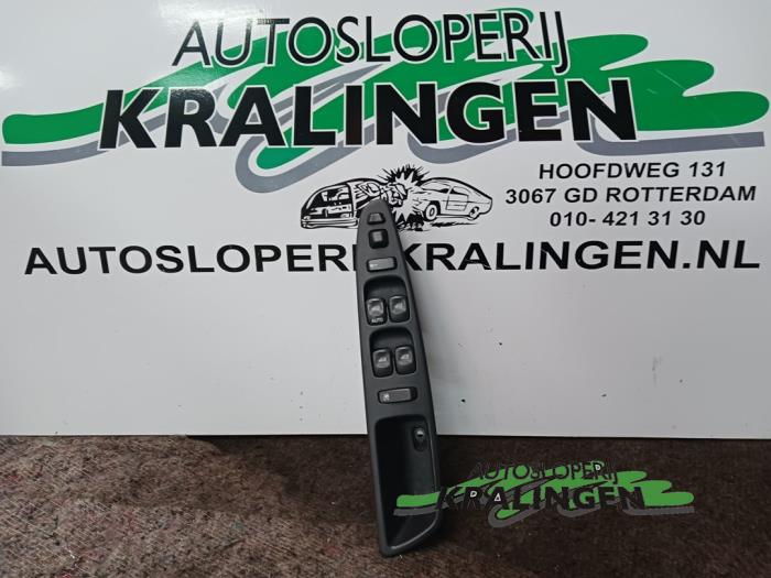 Usados Interruptor de ventanilla eléctrica Volvo V40 (VW) 2.0 16V Precio € 25,00 Norma de margen ofrecido por Autosloperij Kralingen B.V.
