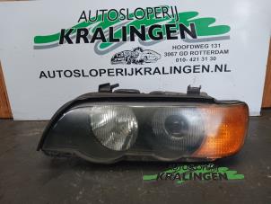 Używane Reflektor lewy BMW X5 (E53) 3.0 24V Cena € 200,00 Procedura marży oferowane przez Autosloperij Kralingen B.V.