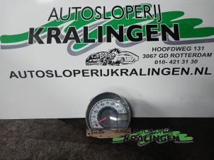 Usados Cuentakilómetros Peugeot 107 1.0 12V Precio € 25,00 Norma de margen ofrecido por Autosloperij Kralingen B.V.