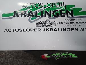 Usagé Commutateur éclairage d'urgence Peugeot 107 1.0 12V Prix € 20,00 Règlement à la marge proposé par Autosloperij Kralingen B.V.