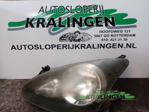 Used Headlight, left Toyota Aygo (B10) 1.0 12V VVT-i Price € 25,00 Margin scheme offered by Autosloperij Kralingen B.V.