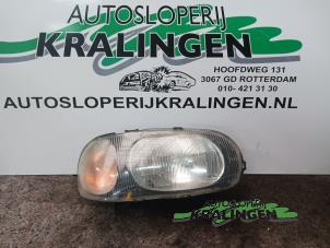 Usagé Phare droit Suzuki Alto (RF410) 1.1 16V Prix € 40,00 Règlement à la marge proposé par Autosloperij Kralingen B.V.