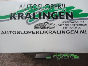 Usagé Poignée Suzuki Alto (RF410) 1.1 16V Prix € 25,00 Règlement à la marge proposé par Autosloperij Kralingen B.V.
