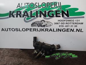 Usagé Boîtier thermostat Ford Ka I 1.3i Prix € 35,00 Règlement à la marge proposé par Autosloperij Kralingen B.V.