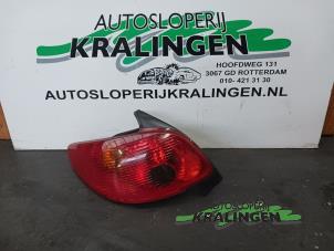 Used Taillight, left Peugeot 206 (2A/C/H/J/S) 1.4 XR,XS,XT,Gentry Price € 25,00 Margin scheme offered by Autosloperij Kralingen B.V.