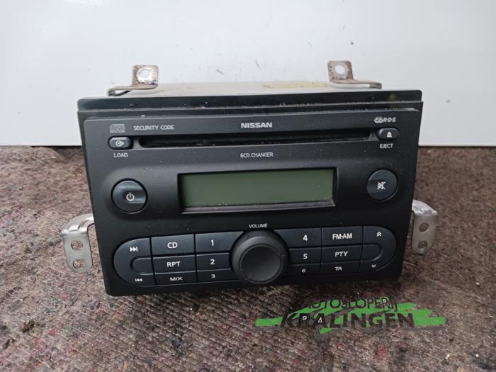 Reproductor de CD y radio de un Nissan Note (E11) 1.5 dCi 86 2006