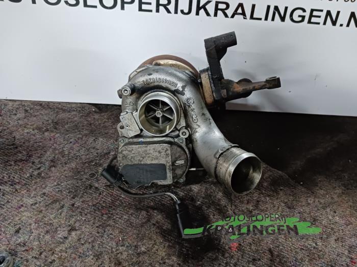 Turbo van een Audi A6 (C6) 3.0 TDI V6 24V Quattro 2004
