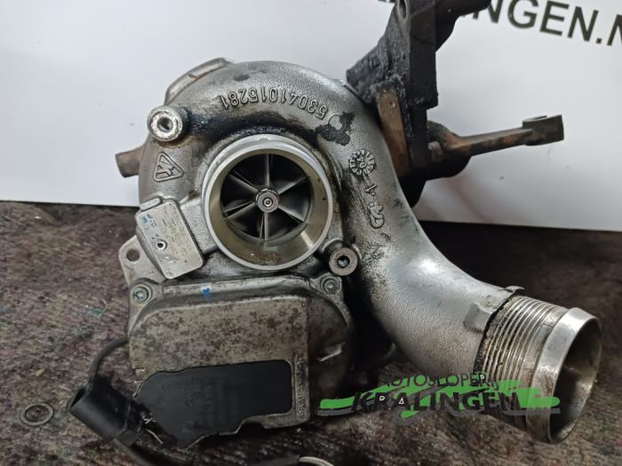 Turbo van een Audi A6 (C6) 3.0 TDI V6 24V Quattro 2004