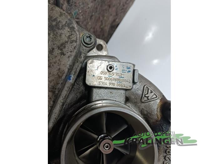 Turbo van een Audi A6 (C6) 3.0 TDI V6 24V Quattro 2004