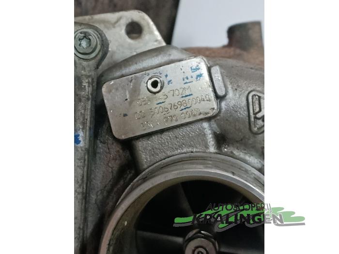 Turbo van een Audi A6 (C6) 3.0 TDI V6 24V Quattro 2004