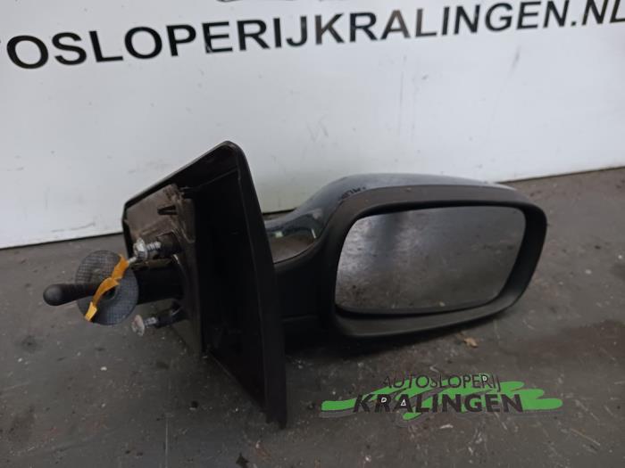 Wing mirror, right from a Renault Clio III (BR/CR) 1.2 16V 75 2007